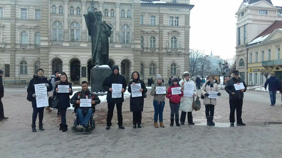 VaxTheRed's tweet photo. Prekinite sa podelama na ove i one! Zašto kod nas ljudi izgube život ako ne žele da mrze, da se dele, nego žele da pomognu? Mislite o tome dok nas još ima!
#hocuVukasinovzakon #hocuAleksinzakon #cuvamSashinalarm #doživotnozaživot #pritisnitasteriglasaj https://t.co/73R9tH3Ddq