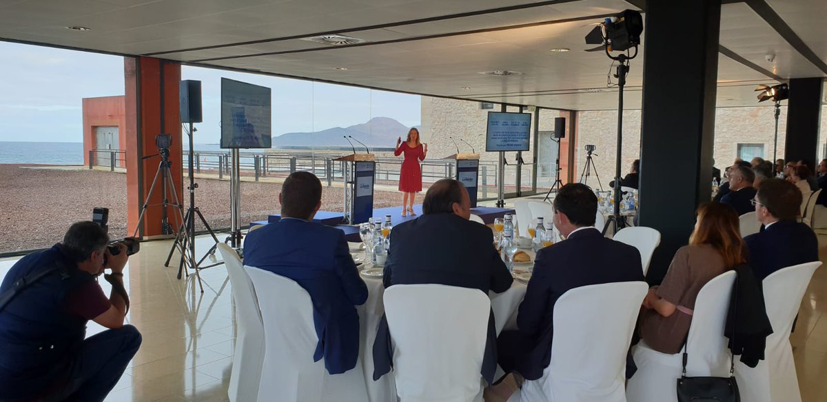 NardyAlcaldesa's tweet image. ¡Buenos días amig@s! Me encuentro en plena conferencia de @rdavmam, Consejera de @hacienda_gobcan, organizada por la @laprovincia_es en el @AuditorioAKraus, ¡muy buen trabajo compañer@s! 💛

#ForoPI @directo_lp @directo_lo @PrensaIberica