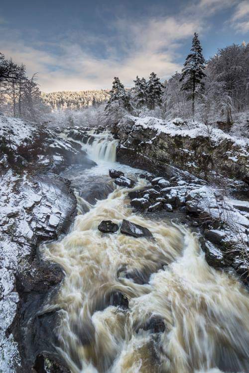 Wintery Rogie falls from January 2016. Hopefully we get a wee fall of snow over the coming weeks. Nothing too disruptive, just enough for some snowy landscape opportunities 😊 #Scotland #landscapephotography