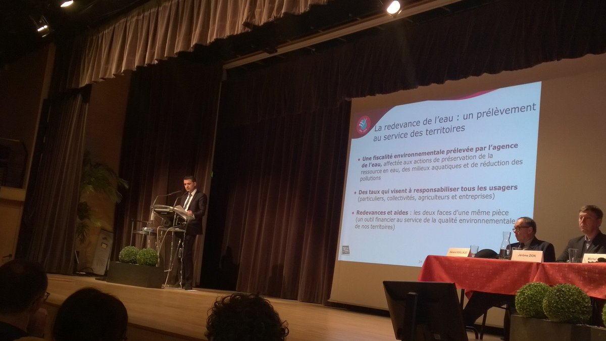 SauvonsLeau's tweet image. Nicolas Guérin, directeur des données et redevances de l'#agencedeleau Rhône Méditerranée Corse : "Les #redevances de l'agence de l'eau : un signal environnemental et une incitation à changer les comportements des usagers !" #comgéo #HautRhône #Chambéry