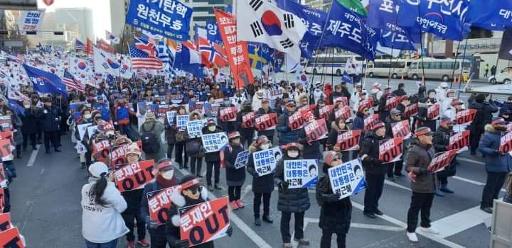 탄핵무효
박대통령님을 즉각 석방하라