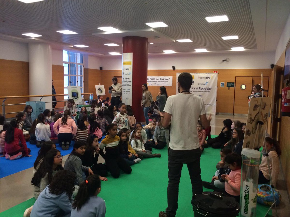 Escuela de Reciclaje tweet media