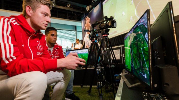 Dani Hagebeuk, uitkomend voor Ajax in de E-divisie en oud-leerling van Wellant Amersfoort, is aanstaande woensdag tijdens het Open Huis aanwezig! Wil jij hem live in actie zien? Kom dan ook tussen 16 en 20 uur langs! Tag iemand die denkt te kunnen winnen van <a href="/danihagebeuk/">Dani Hagebeuk</a>