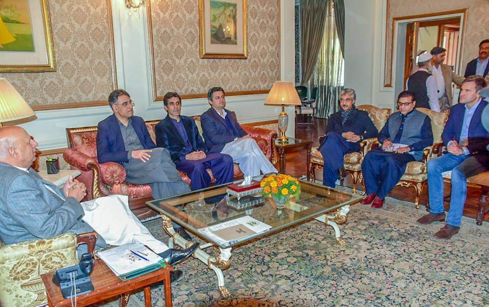 QtarEVM's tweet photo. مشیر وزیراعلی پنجاب عون چوہدری کی وزیر خزانہ اسد عمر،وزیر ریونیو حماد اظہر،اور صوبائی وزیر میاں اسلم اقبال کے ہمراہ گورنر پنجاب چوہدری محمد سرور سے اہم ملاقات
ملاقات میں پنجاب کے سیاسی اور انتظامی امور پر تبادلہ خیال کیا گیا
@ChMSarwar https://t.co/bDYPMCDX3P