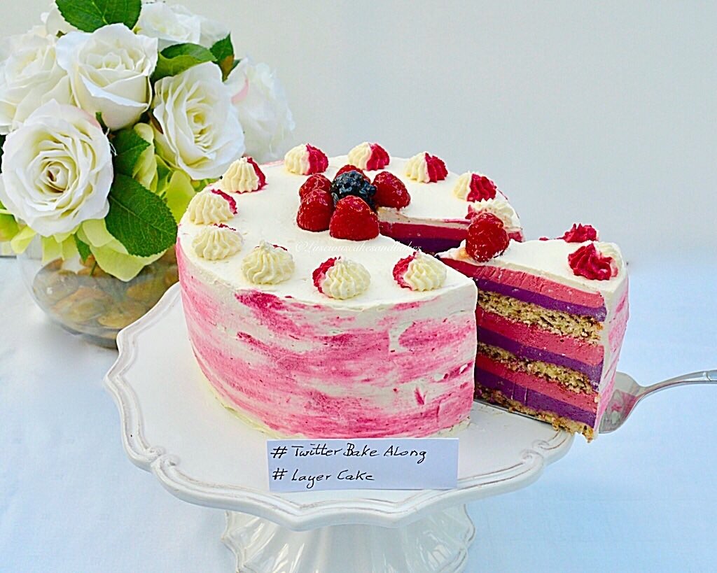 For the #TwitterBakeAlong and our Sunday afternoon tea I made this Stracciatella-Berry Layer Cake. <a href="/thebakingnanna1/">The Baking Nanna</a> <a href="/Rob_C_Allen/">Robert Allen</a>