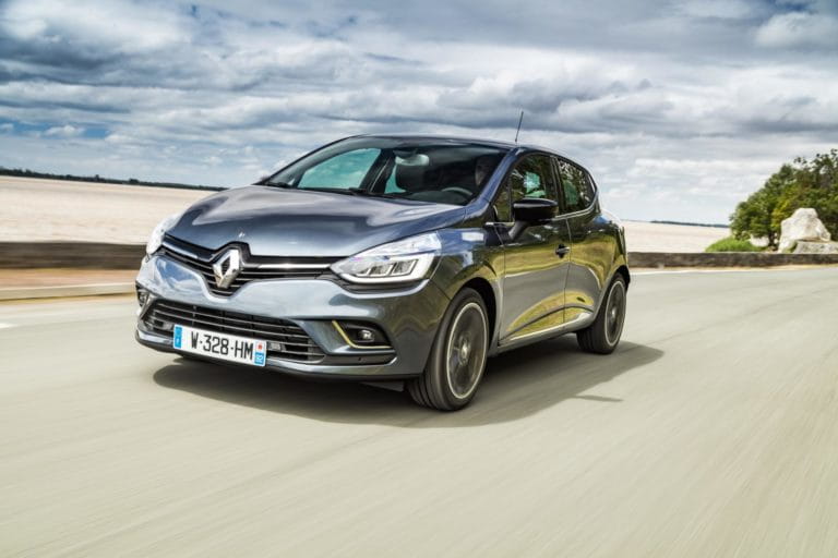 GrupoLeomotor's tweet photo. #NuevoClio adopta tecnologías que aparecen en vehículos como Mégane o Espace.
De #ClioII, retoma los altos estándares de habitabilidad y confort.
Como el #ClioIII, cambia de dimensión en cuanto a la calidad percibida.
De #ClioIV hereda su sólido diseño.
¿Te apuntas? https://t.co/AMGvNeNcuS