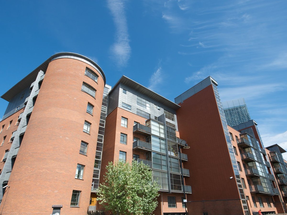 Avoid that #MondayMorning feeling - treat yourself to a Winter Weekend away at an apartment right in the centre of Manchester - weekends commencing 1 and 8 February now £240 for a stay of up to three nights. staydeansgate.co.uk  #Manchester #CityBreaks