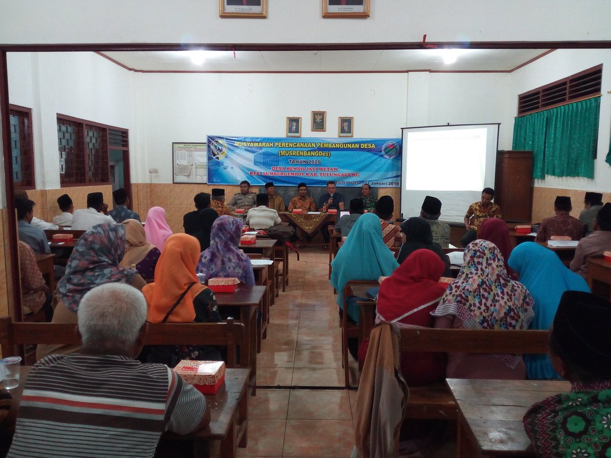 rusdaajja's tweet photo. Pelaksanaan musrenbangdes desa bendiljati wetan membahas tentang usulan prioritas penggunaan dana desa
#JokowiKHMakrufAminMenang2019
#Brigade01Jatim 
#brigade01tulungagung 
@barkah234 
@taufikmadjid71 
@fachrilabalado 
@anwsanusi 
@DewantoAndry 
@GumintoST https://t.co/pJmxkIrF5H