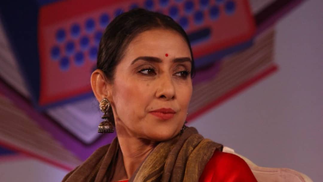 JaipurLitFest's tweet image. Questioning prescribed paradigms of female beauty, @m_koirala  @TheFemaleGreer @DrSharadPaul @sonal_mansingh &amp;amp; Madhavi Menon attempt at breakingbeauty ideals bandied by the media. Presented by @Dove at @NexaExperience Front Lawn
#ZEEJLF2019 #LetsBreakTheRulesOfBeauty
@DiggiPalace