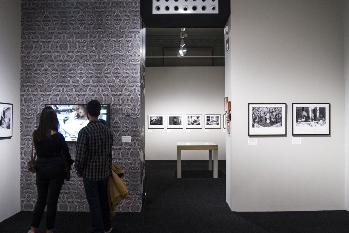 palaurobert's tweet image. Fins al diumenge 3 de febrer podeu veure l’exposició #EmpremtaFamiliar del Festival @DocfieldBCN a la Sala 2. El relat colpidor de Nancy Borowick sobre el càncer terminal dels seus pares.  

#fotografiadocumental 

👉 bit.ly/EmpremtaFamili…