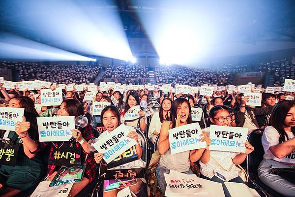 April_Magazine's tweet photo. 🎧 ON THE NEXT PODCAST #AprilLadiesTalk K-POP 🎧 
Previously we made a series where fangirls shared their beautiful experiences. To this day, #kpop wave remains a unique hobby that involves true dedication and effort. TUNE IN FOR THE NEW EPISODE. 🔥
https://t.co/K42Rwbdsd0 https://t.co/myHEga4lod