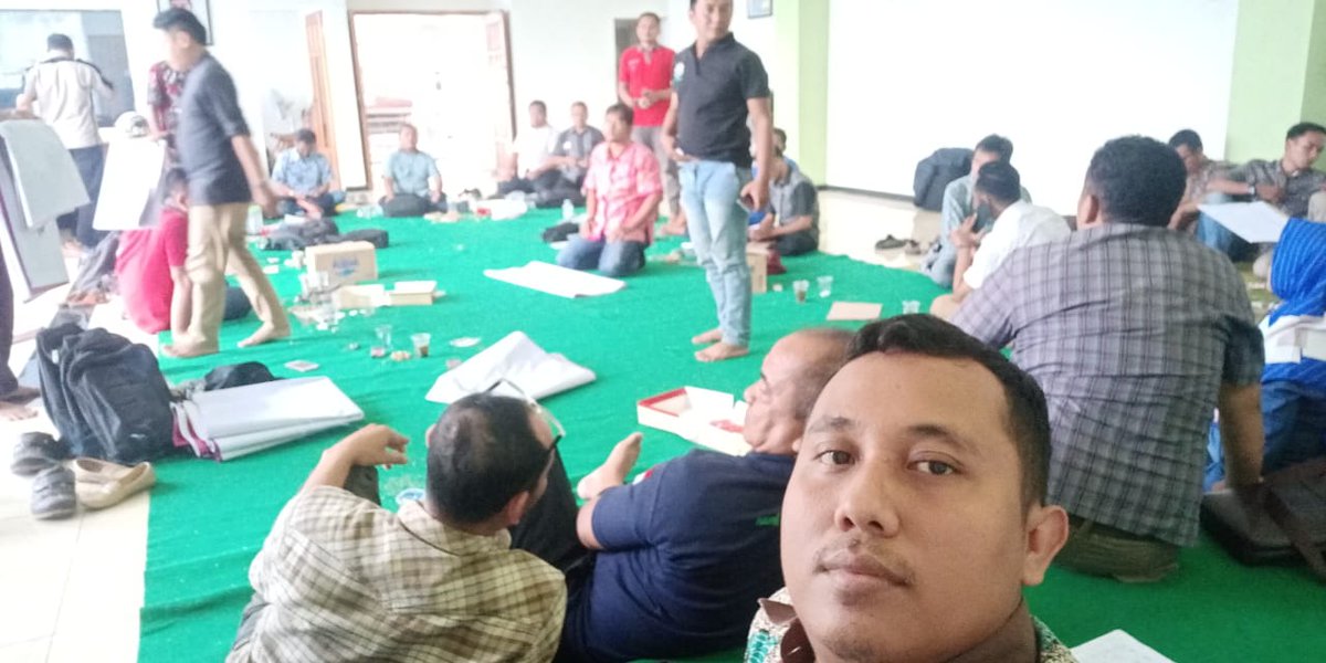 WajakNgaji's tweet photo. Jokowi adalah kita #JokowiKHMakrufAminMenang2019
#Brigade01Jatim
@Jokowi
@EkoSandjojo
@taufikmadjid71
@fachrilabalado
@AndryDewantoAh2 https://t.co/YFfSAgMjCi