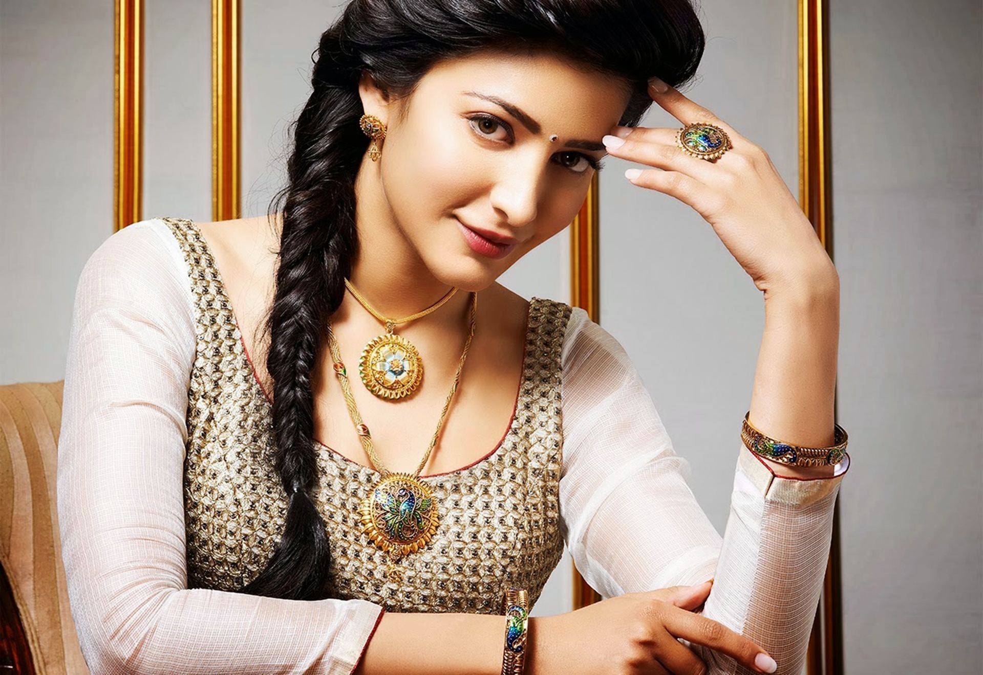 Happy birthday shruti haasan....many many happy return\s of the day. 