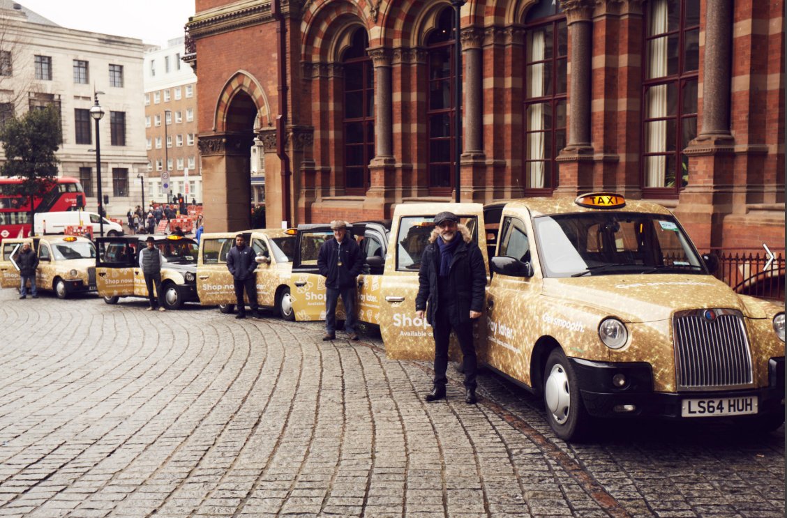 It's a wrap! 
A great shot of our latest work! Bling black cab wraps for Klarna.
#Klarnauk #smoooth #bank #paylater #payments #creativework #taxiwrap