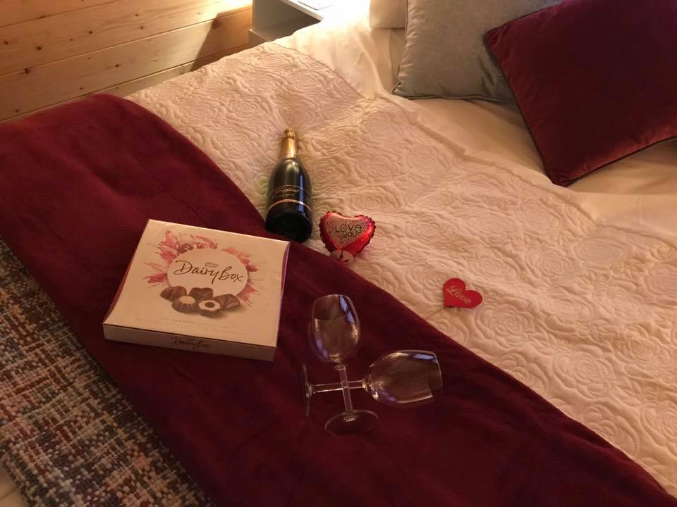 Camping_Direct's tweet photo. #ValentinesDay #specialoffer! Stay for 2 nights between the 8th &amp; 17th of Feb &amp; enjoy a #twocoursemeal for 2, a bottle of #fizz &amp; #chocolates on arrival, as well as a delicious local #breakfast. All for just £220!
https://t.co/oIXGA9iRtQ
#Okehampton #Devon #WoodenCabins #Romantic https://t.co/nuwpBQONa9