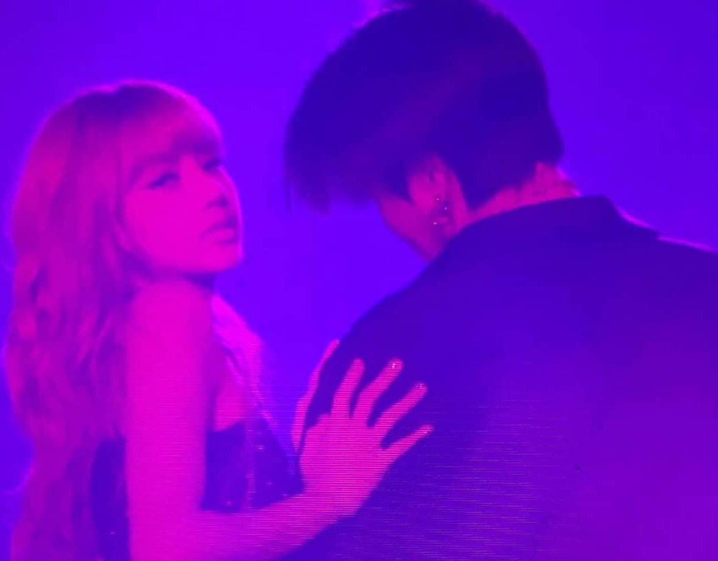 kung_mbj7's tweet photo. สายตายัยหนูนี่มัน.......
#alllice
#Lisa https://t.co/vPO1vMUSK1