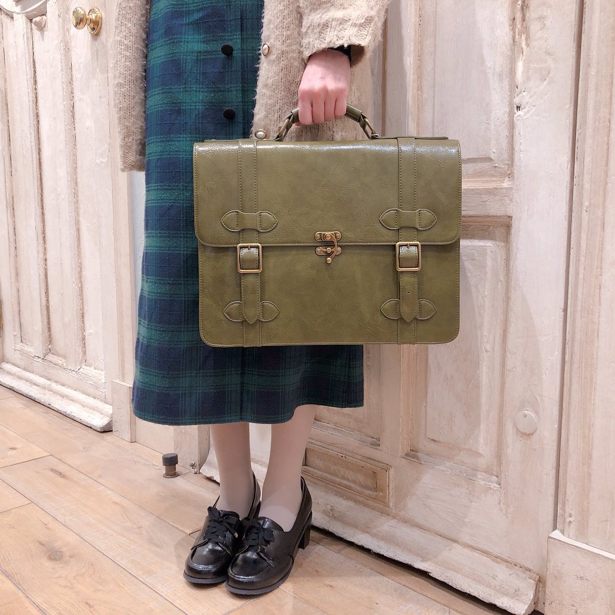 F Official フィント公式 Pick Up トランク風サッチェルバッグ 入荷早々大人気のサッチェルバッグ ひっかけタイプの金具がレトロな印象です Twitter ハリーポッターバックパックスポーツバックパックコンピュータコンパートメントスクール バッグ