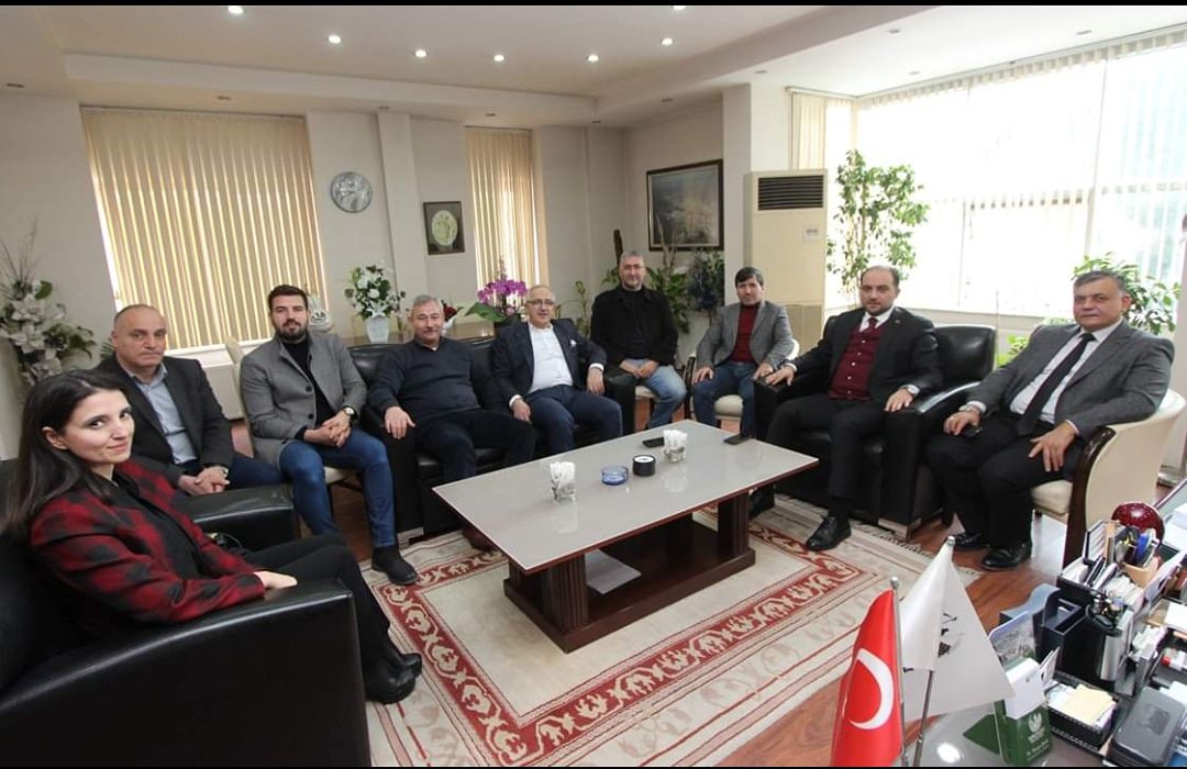 Ak Parti Manisa Milletvekillerimiz Murat Baybatur, İsmail Bilen ve Semra Kaplan Kıvırcık, İlçe Başkanımız Ahmet Gökmen ve Gençlik Kolları Başkanımız İbrahim Kayalar ile birlikte Belediye Başkanımız Dr. Hüseyin Yaralı'yı makamında ziyaret ettik.