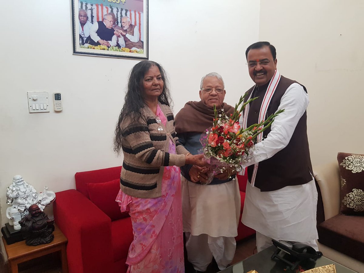 kpmaurya1's tweet photo. भारतीय जनता पार्टी के वरिष्ठ नेता एवं पूर्व केंद्रीय मंत्री माननीय श्री @KalrajMishra जी के लखनऊ आवास पहुंचकर उनकी पौत्री कु.आंसी के पांचवे जन्मोत्सव कार्यक्रम में उपस्थित होकर शुभकामनाएं प्रकट किया l https://t.co/EWhj6kKHgc