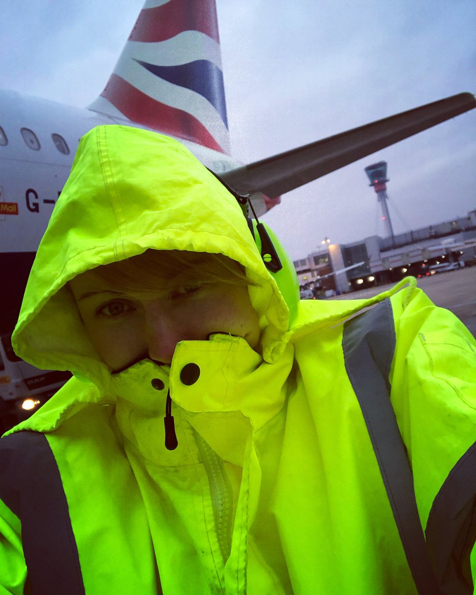 HannahVaughan91's tweet photo. And the loser of this morningβs rock, paper, scissors was.... ππβοΈππΌβοΈβοΈ #walkaround #chuffingfreezing #howbright #heathrowtower https://t.co/7PozOsrsQA