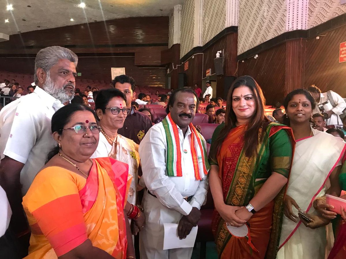 TamilNaduPMC's tweet photo. The General Secretary of @MahilaCongress, @talktoapsara with H. Vasanthakumar, And Vasanth.T.V, and national spokesperson @khushsundar and @ASPJhanserane the President of @TamilNaduPMC at the #ProjectShakthi program. https://t.co/OZYVOV5Gms