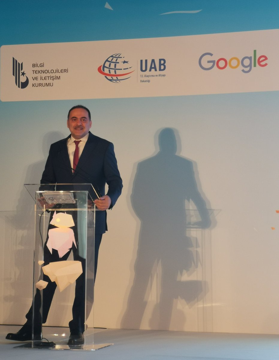 cemkivircik's tweet photo. Türkiye 'de her 10 kişiden 7'sinin İnternet kullanıcısı olduğunu söyleyen @UABakanligi Bakan Yrd. Dr. Ömer Fatih Sayan, @ofatihsayan bilinçli İnternet kullanımını yaygınlaştırmak için çalışmalarını sürdüreceklerini söylüyor. @BTKbasin @BTKgovtr #internot https://t.co/2F5OhonhvI
