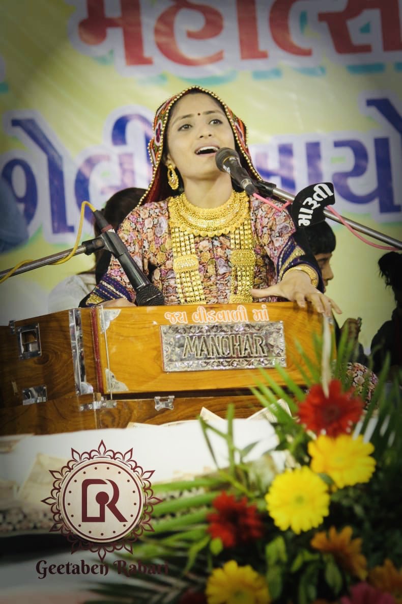 GeetabenRabari's tweet photo. #Last_night_at_Live_Santvani_Lok_Dayro
#Navsari
#Geeta_Ben_Rabari

#geetabenrabariofficial  #Geetarabari2019 #Lok_Dayro #Santvani #Geetarabariletest
#Loksangeet #Folkmusic #Geetarabarisongs
#music #Rag #Bhajan #Gujratifolk https://t.co/bIiOmxPlWQ