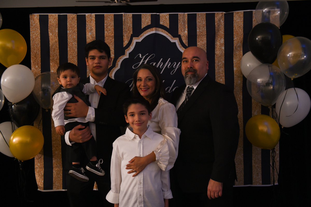 RenaPhotograph's tweet photo. @calvialy @Bryan_Astronaut Great party with my family. https://t.co/FuKswcCf6a
