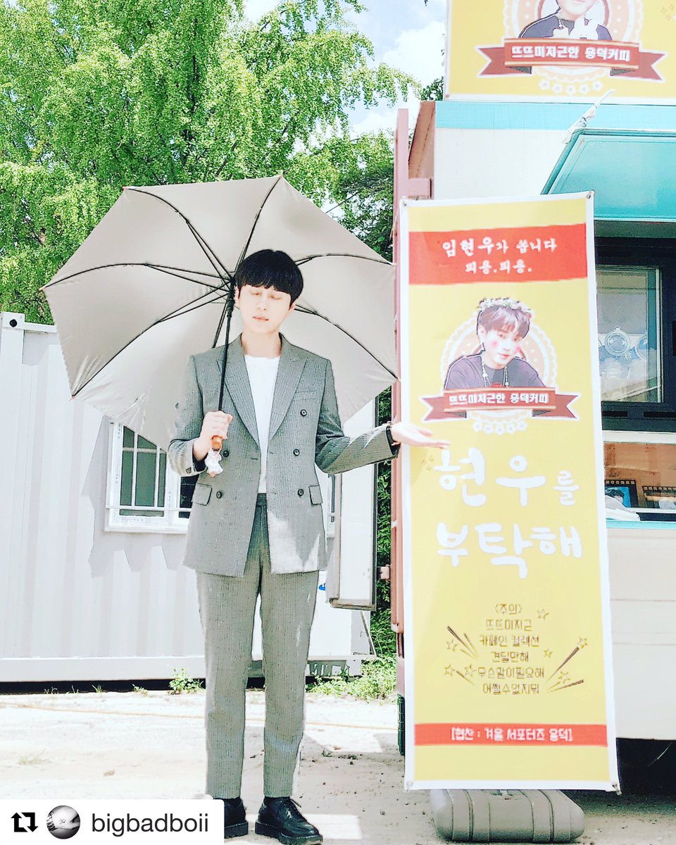 Mywinter1219's tweet photo. 혹시 용준형 솔로콘서트날 우산나눔 하면 받아가실분 계실까요? 드라마 서포트때 주문한건데 많이 남아서 .. 크기가 커서 고민하다가 혹시 계시면 마음좀 눌러 주시면.. 감사합니다😂 https://t.co/gP3cG3npmC