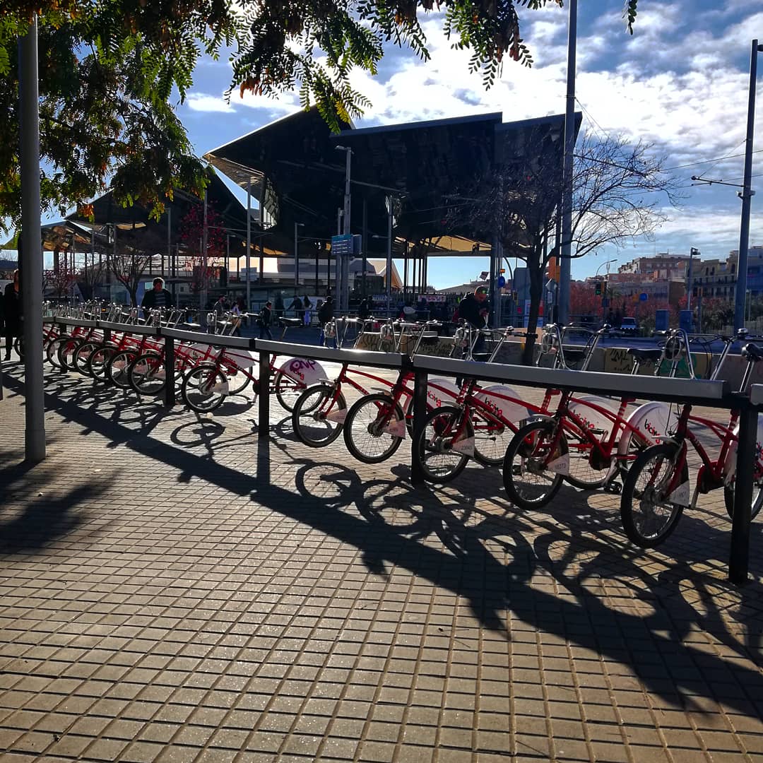 EncantsBCN's tweet photo. Gooood Morning Encants!!! 

👉⌚Obrim dilluns, dimecres, divendres i dissabte de 9 a 20h. 🙋🏼‍♂️Subhasta oberta al públic de 7:30 a 9:30 h. https://t.co/nCMcapLkOX