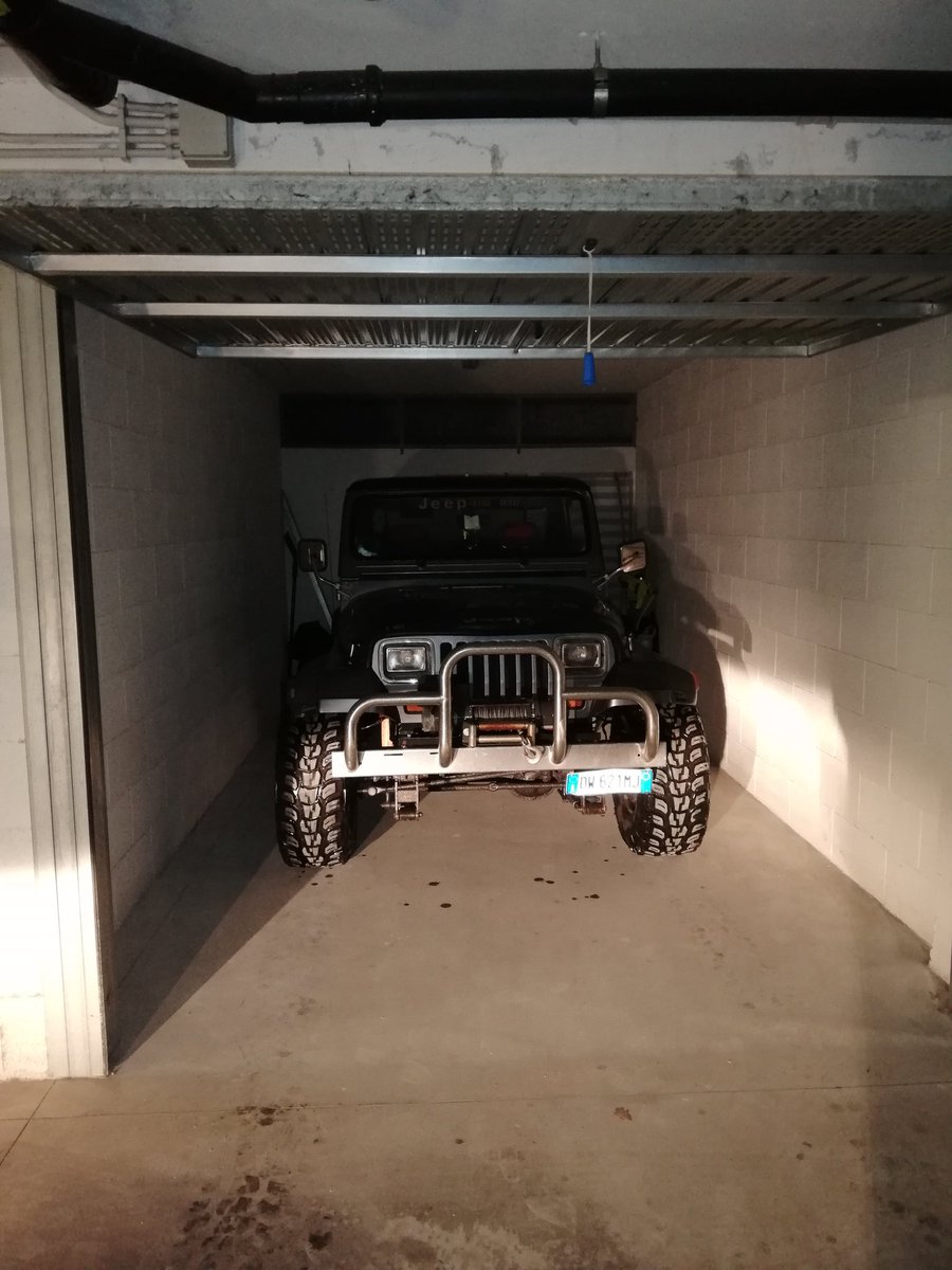 stabile_s's tweet photo. Jeep wrangler 4000 pronta a distruggere https://t.co/X4GvZzV6IJ