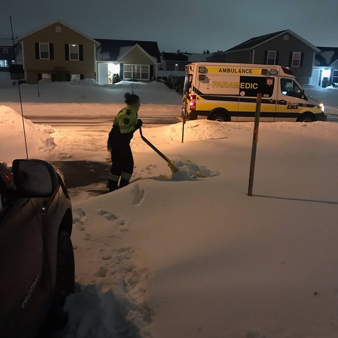 PEIMedic96's tweet photo. Not always a task for #paramedics. Please be diligent in making sure your residence walkways and driveways are consistently clear of both ice and snow. Making an easy entrance for us &amp; a safe exit for you.  #clearwalkways #safetyforall #pararmedicsonsnowduty https://t.co/W5d6kckIR4