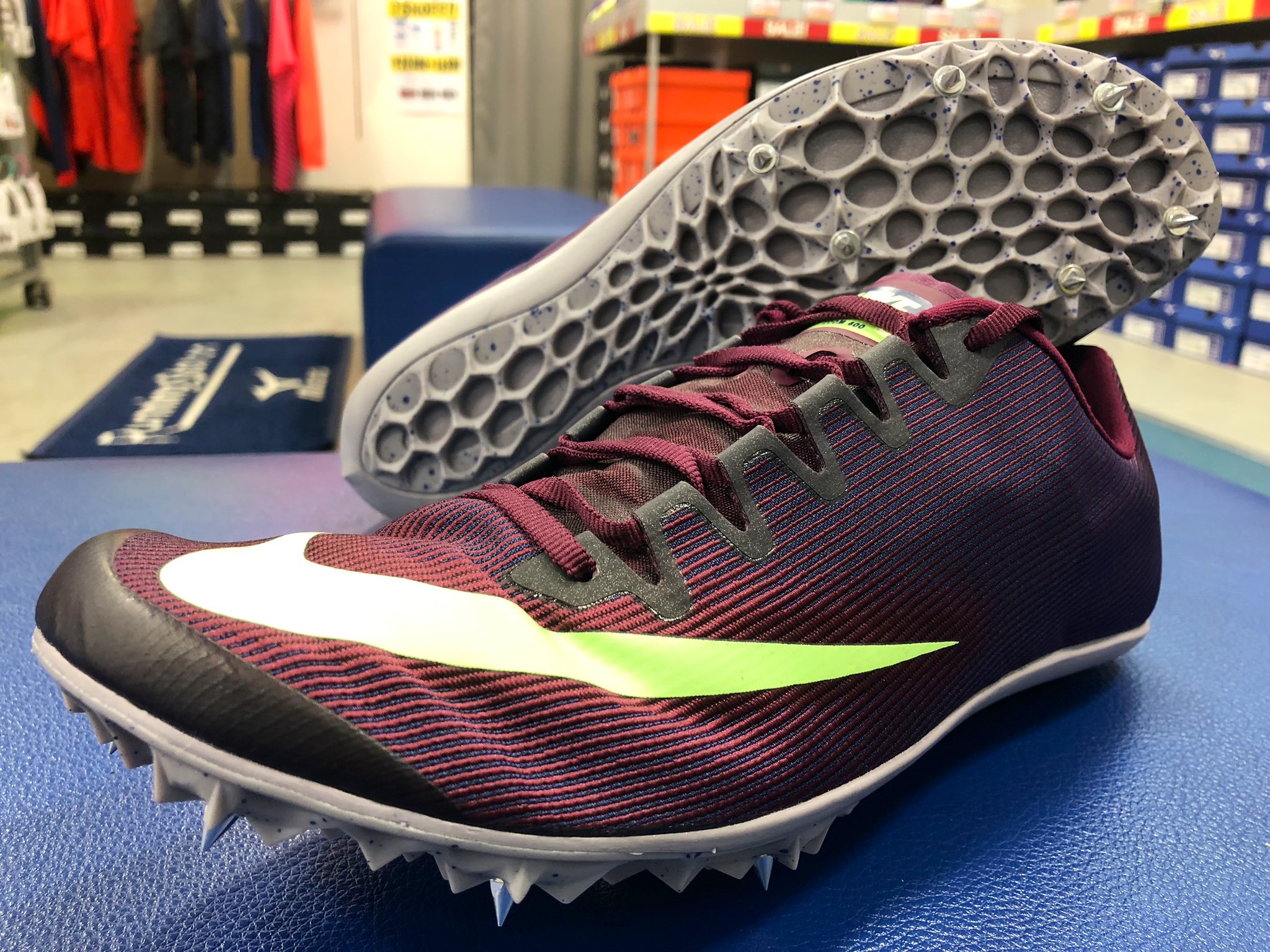 ステップスポーツ横浜店 Nike Zoom 400 短距離から800mまで対応のスパイク 短距離も中距離もやっている選手にはありがたい1足ですねっ 今シーズンの勝負の1足にいかがですか Nike スパイク 陸上競技 T Co Gj9fk63gmr Twitter