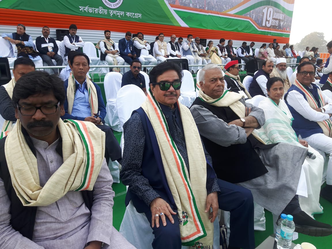 RealHistoryPic1's tweet photo. भरत और शत्रुघ्न, छद्म राम के रावणराज्य के विरोध में प्रदर्शन करते हुए। (3500 BC) https://t.co/eKnySUHNI0