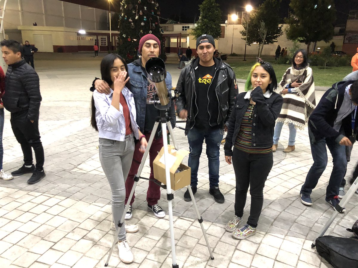 FlashUACh's tweet photo. El ambiente del eclipse en la Alameda Texcoco!!! #soycienciachapingo #NdE2019 #cienciachapingo #NdEChapingo2019 #uccyt #descubrechapingo #uvmtexcoco #AFTexcoco https://t.co/RFdQEUiuwT