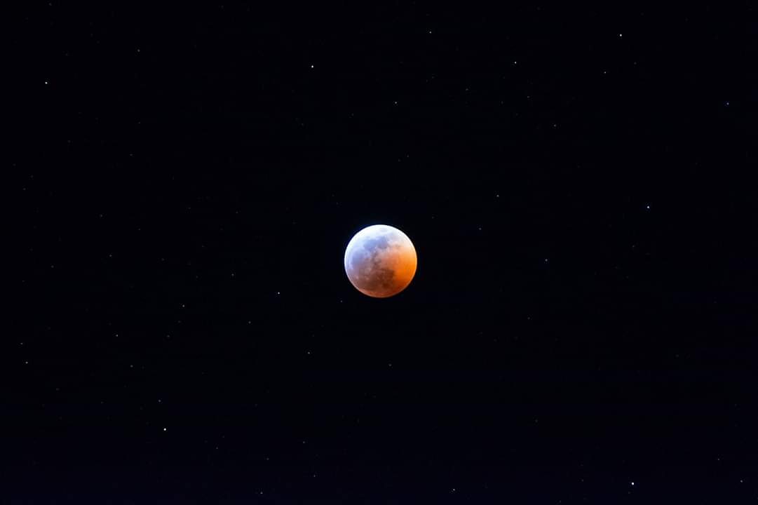 BeyondTheRain_'s tweet photo. Happening now! Total lunar eclipse of the super blood wolf moon of January 2019!

#SuperMoon
#LunarEclipse https://t.co/uj7hoqgnRH
