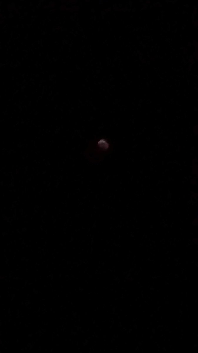 kas_allen's tweet photo. The lunar eclipse from rothbury Michigan #timeanddatelive https://t.co/JIjpL3h3wK