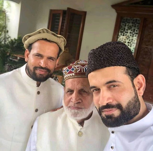 CricUniverse's tweet photo. Pathan family !
👨‍👦‍👦
.
.
#irfanpathan #yusufpathan #pathanfamily #india #brothers #allrounders #cricketuniverse #ipl2018 #ipl #cricketnews #ipl11 https://t.co/wmEAiH4KlM