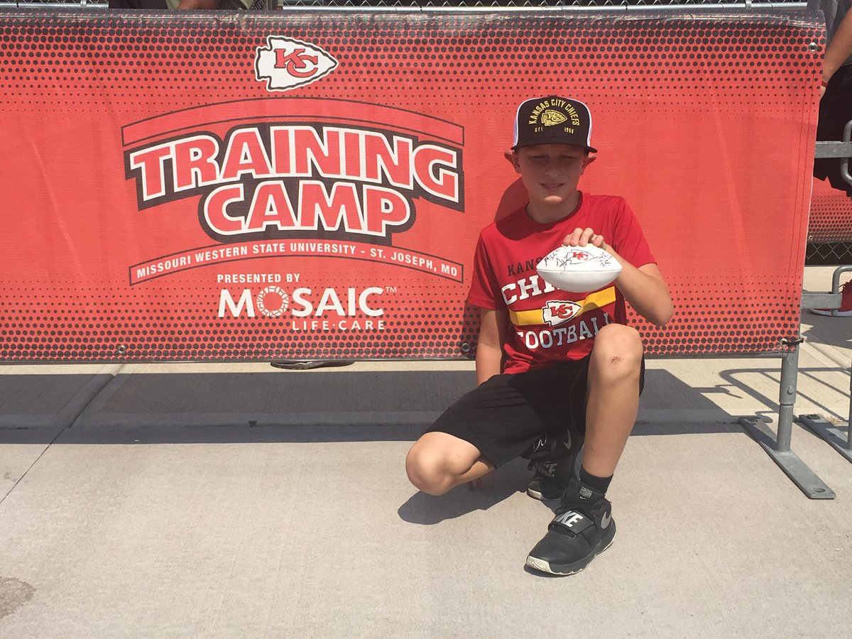 DavidBe44099299's tweet photo. @PatrickMahomes5 Thanks for a great season. My son and I enjoyed watching you. His birthday was yesterday and all he wanted was a chiefs win. Keep being a champ https://t.co/qb8hQYTxXX