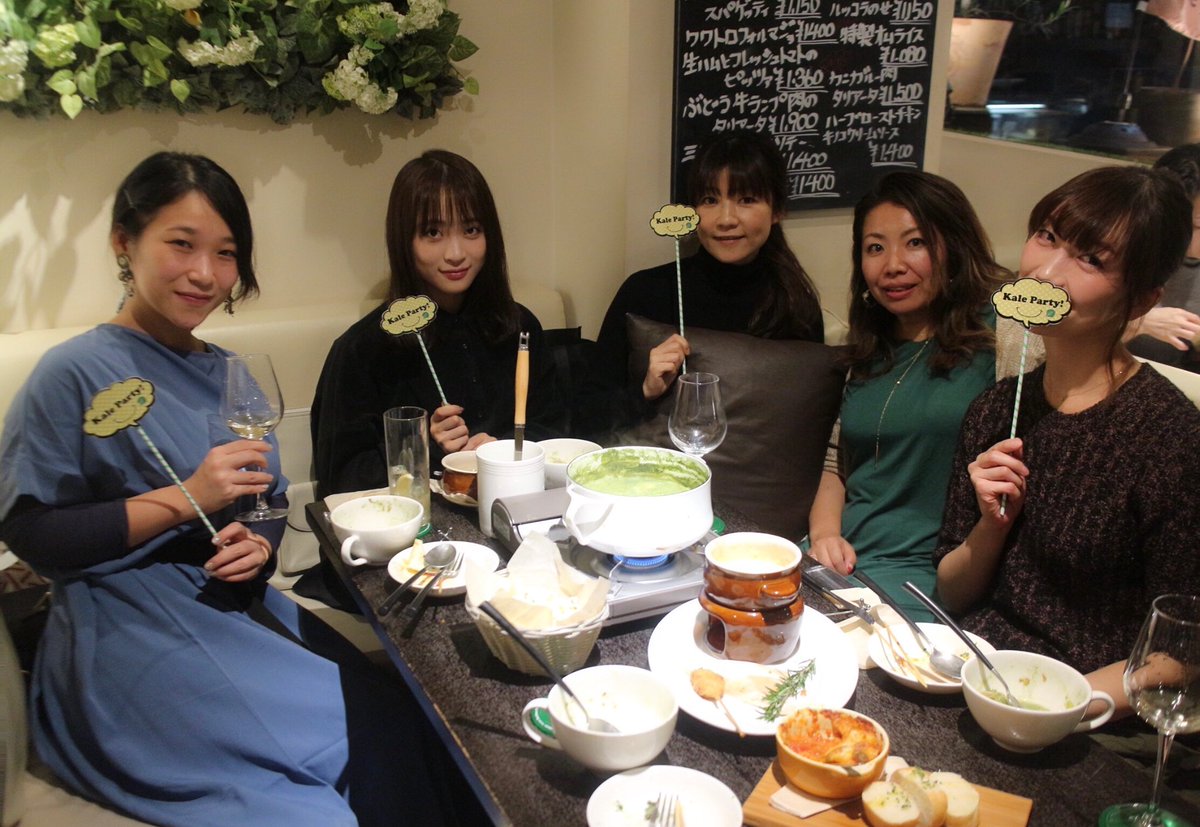 yozzeko's tweet photo. #キューサイ と #CafeRestaurant #mnature #エムナチュール
オーナー: #宮前真樹 さんと
コラボは2018/11/5~2019/1/31期間限定『 #イタリアンケール鍋 』を #エムナチュール青山 にて^_^
#キューサイの青汁
https://t.co/FMu5WFlwyb
#ワンピース:#equl @EQUL_shop
https://t.co/BjSAA5ysZw https://t.co/NXcXcyiAZY