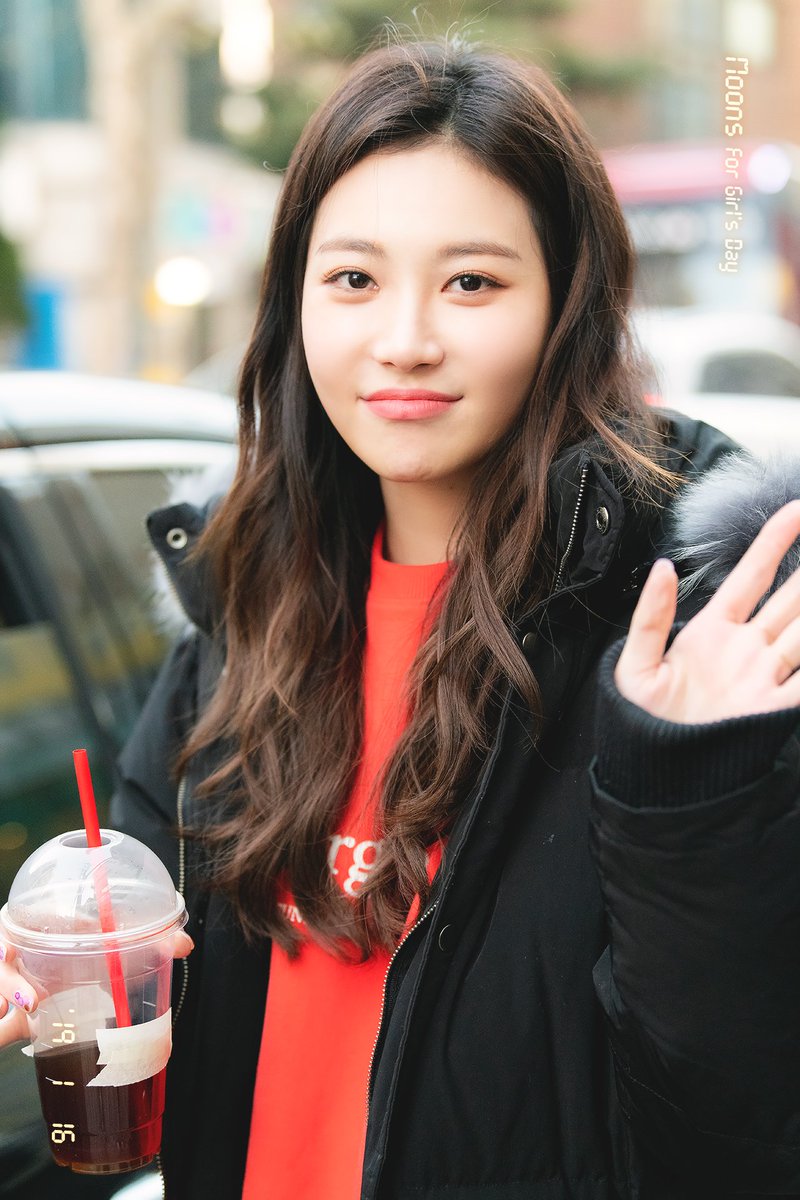 Moons_Moonsshi's tweet photo. 190116 기부 앤 테이크, 사세요 녹화 퇴근 

#걸스데이 
#유라 #김아영
#열일하는유라찡

@Girls_Day_Yura https://t.co/EljDxwOi4B