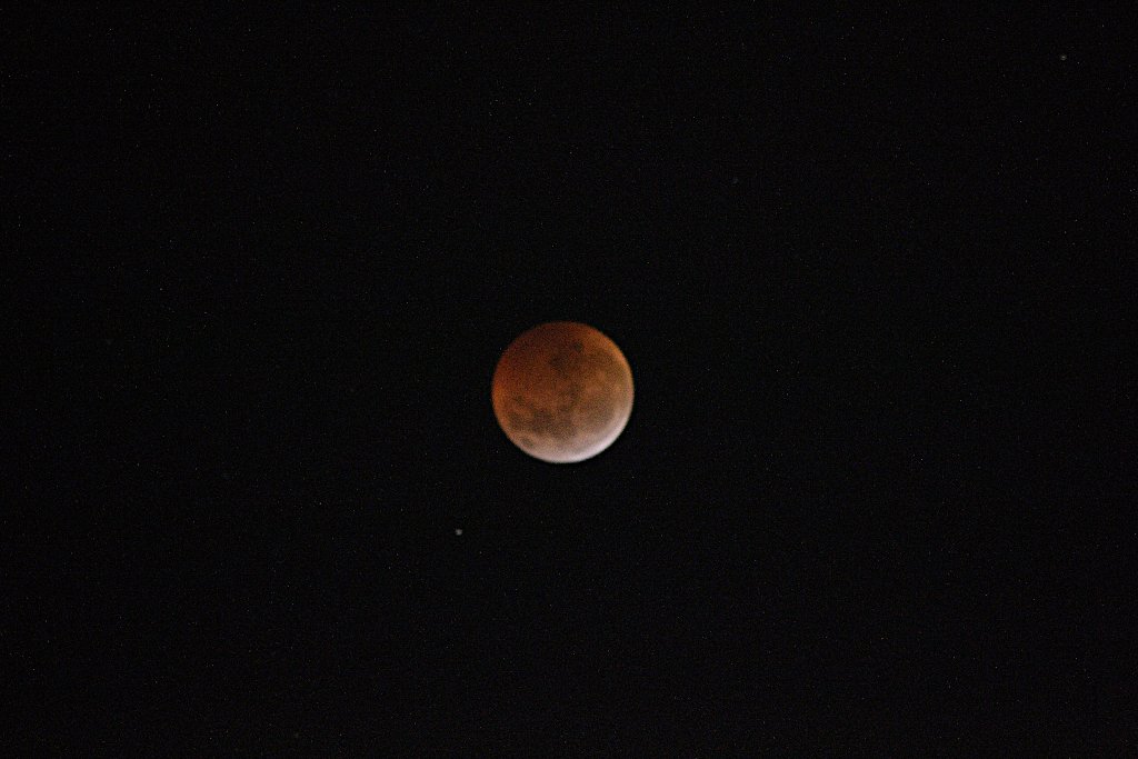 #EclipseLunar 2:12 am. Gerli, Buenos Aires, Argentina. 300 mm.