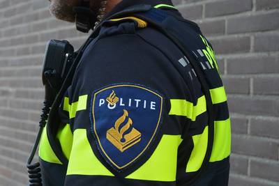 Bestuurder knalt op vluchtheuvel in Waalwijk door niet goed gekrabde autoruit dlvr.it/Qx7CM0