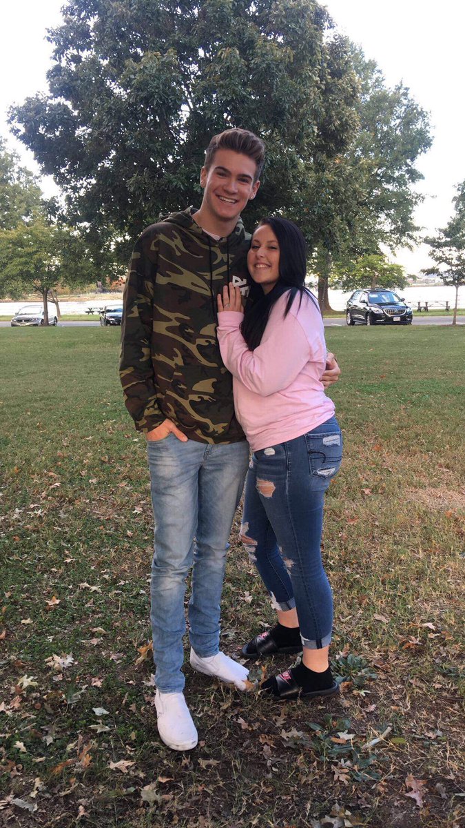 kaylambertloff's tweet photo. #Repost It’s late nights like these, I miss you so much dev🙁❤️. @DevinHayes I hope everything is looking good out there for you. I’m so proud on how far you have came❤️ https://t.co/5as7xRGU2H