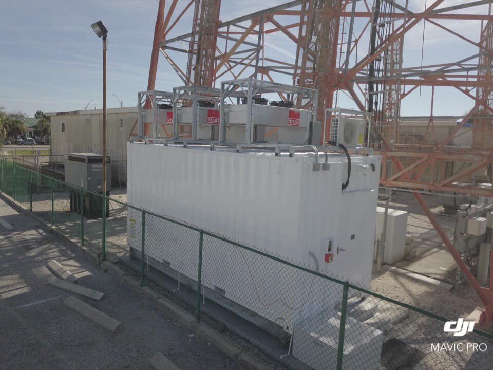 edgepresence's tweet photo. First EdgePod installed! Jacksonville Beach, Florida 
#EdgePod #modularlife #5G #microdatacenter #firstedgepod @himmeltweet @modular_life @DougRecker https://t.co/vvwWE7Zorc