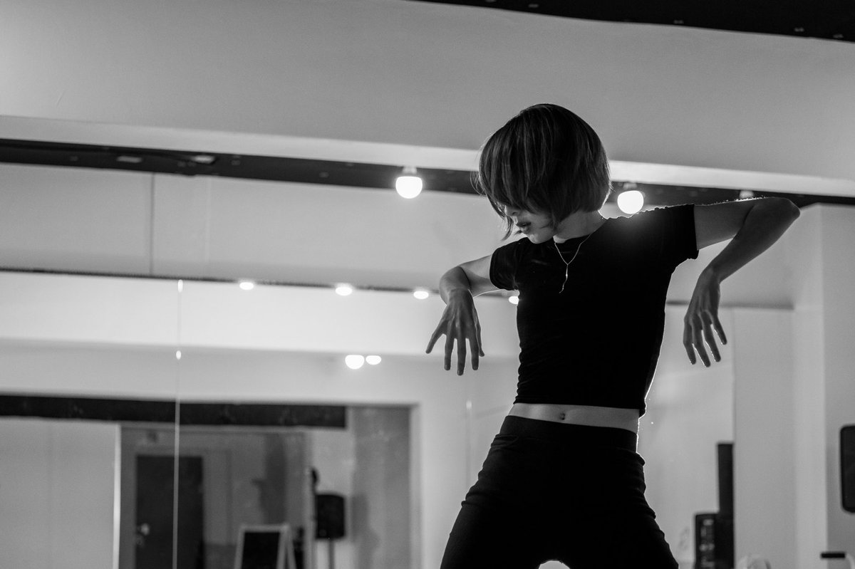 lu_ddan's tweet photo. [루땐 소식] 올해 2월부터 퀴어 페미니스트 댄스 교실 루땐에 새로운 강사가 합류합니다! 

부드러우면서도 강한 표현력을 가진 퀴어 페미니스트 댄서 양말님 환영합니다👏👏 

앞으로 더욱 다양한 클래스를 통해 풍성해질 루땐을 기대해 주세요! https://t.co/B6sot6wnfu