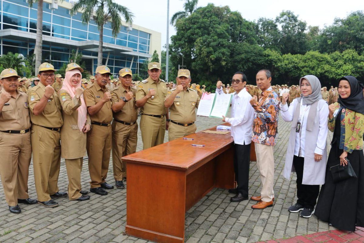 Rahmat_Effendi_'s tweet photo. Perjanjian kerjasama antara pemkot Bekasi dengan BPJS Ketenagakerjaan dan bank BJB tentang penyelenggaraan kepesertaan program jaminan sosial ketenagakerjaan bagi kader PKK dan posyandu se kota Bekasi.

@pemkotbekasi @humasbekasikota @mas_triadhianto https://t.co/LofDKcyuaw
