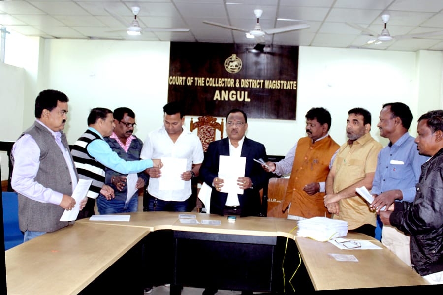 angul_dm's tweet photo. Final publication of photo Electoral Rolls in presence of political parties. https://t.co/HXQIUd4xWD