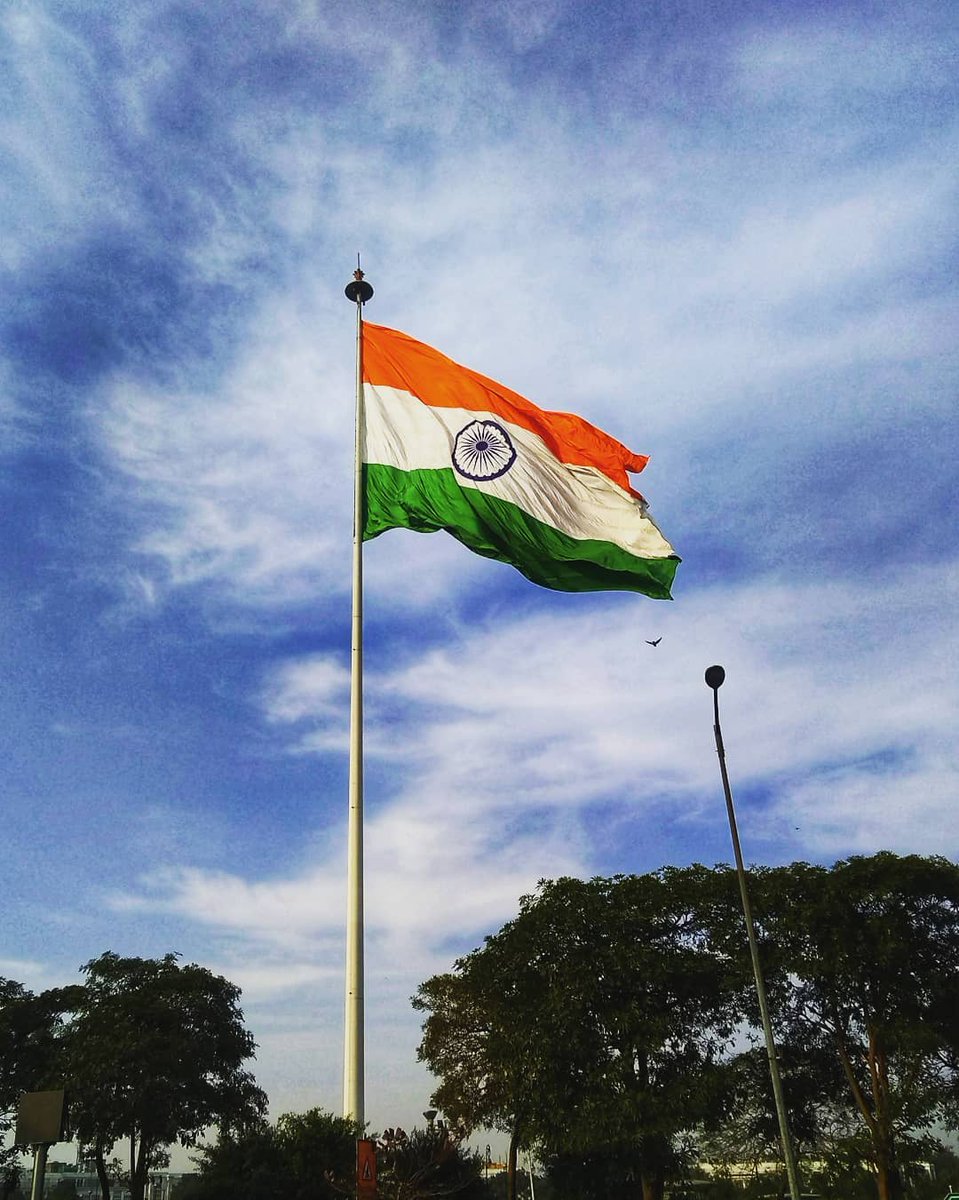 motorolaindia's tweet photo. Flaunt the tiranga with pride! This week we’re looking for the best Tricolour Tales captured through cool #motographs! Share yours and you could be featured here! https://t.co/SYPlTzvGXO https://t.co/ltr4y8adEa