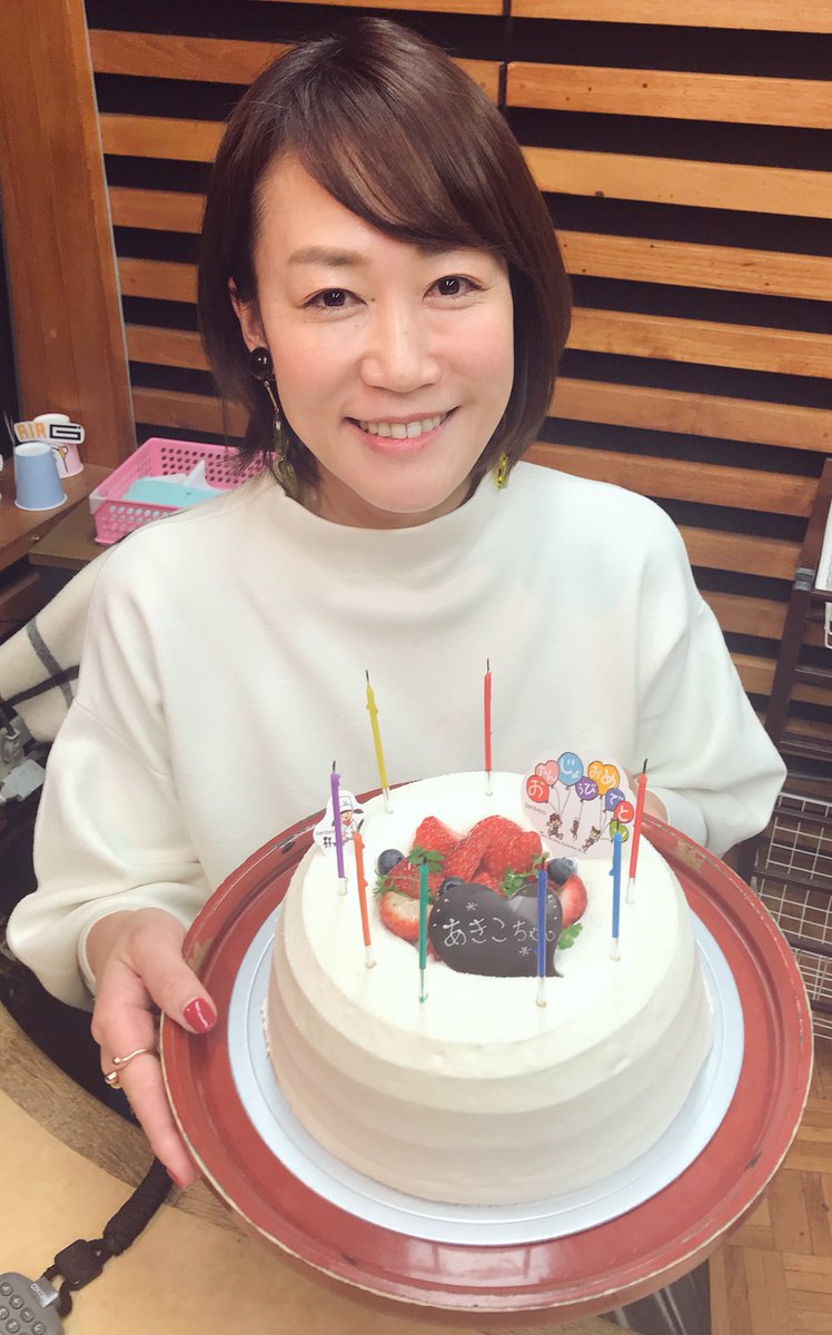 松尾亜希子 Twitter પર 皆さんありがとうございます サプライズケーキ頂きました メッセージもたくさんありがとうございます Air G スパクル 誕生日